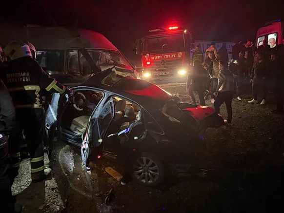 Diyarbakır'da katliam gibi zincirleme kaza! 3 ölü, 14 yaralı